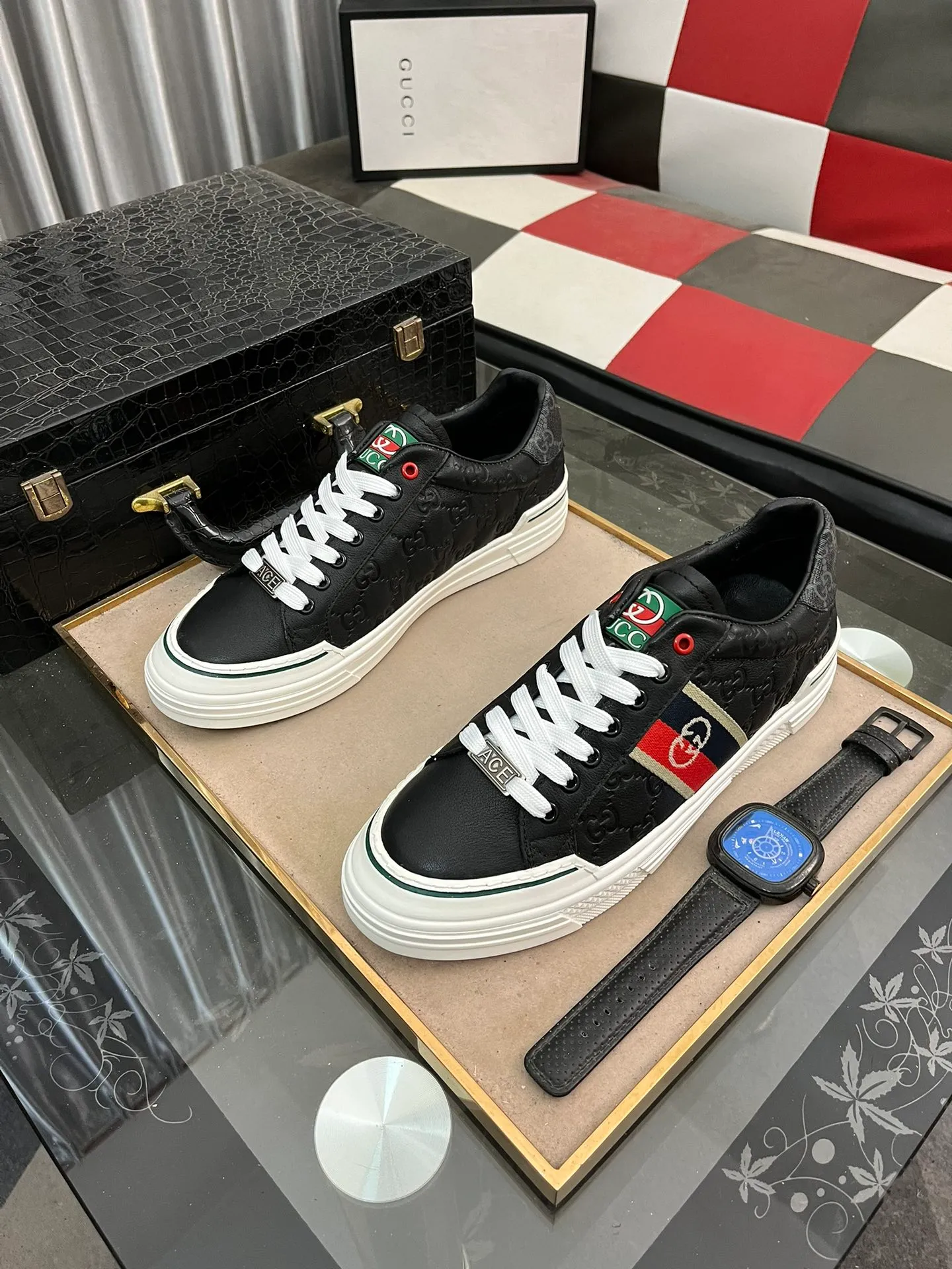 Men's shoes💰400⌚️⌚️[GUCCI] Gucci men's casual shoes are absolutely popular🔥The ultimate matching item for trendy men! The charm of super texture is irresistible, the main recommendation, the flower leather color is bright! The upper is made of high-quality cowhide + brand printed fabric, sheepskin feet, wear-resistant rubber sole, noble and elegant! Extremely comfortable🎁🎁You can be as handsome as you want💪 38-442⃣️colors available